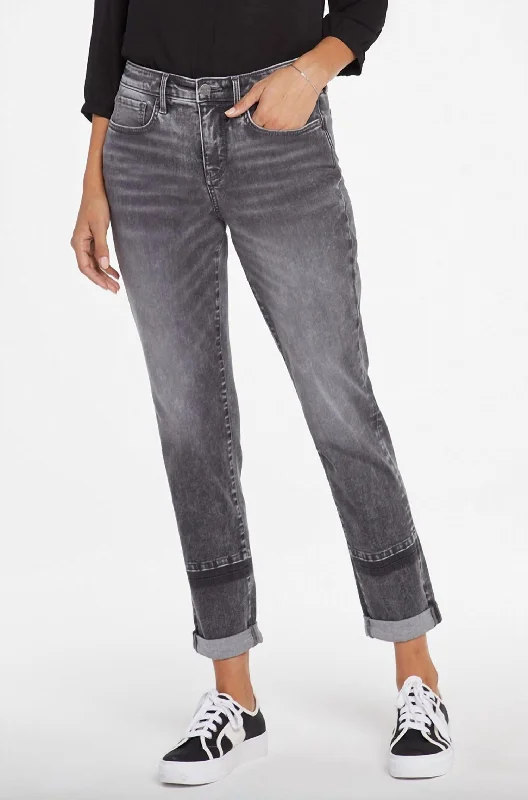 Value Deals Margot Girlfriend With Rolled Cuff Jean In Nobelle