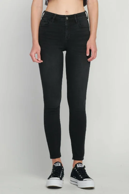 Act Now Mid Rise Skinny Jeans In Black