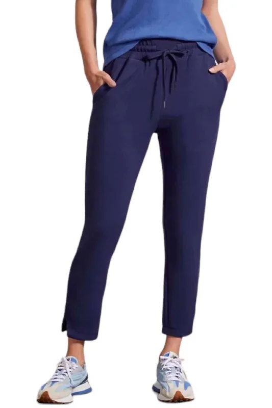 New Deals Capri Jogger Pants In Navy