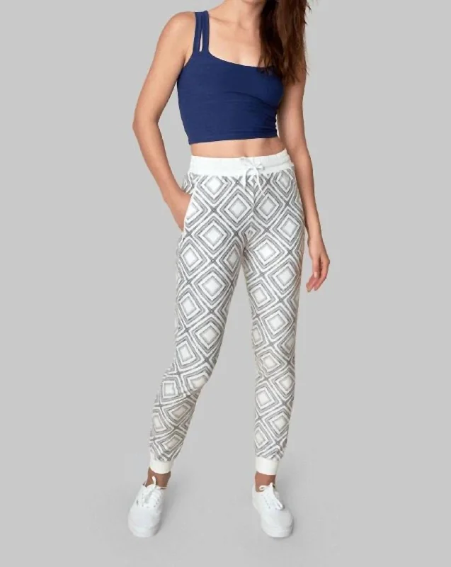 Weekend Price Cuts Galore Lineage Jogger In White