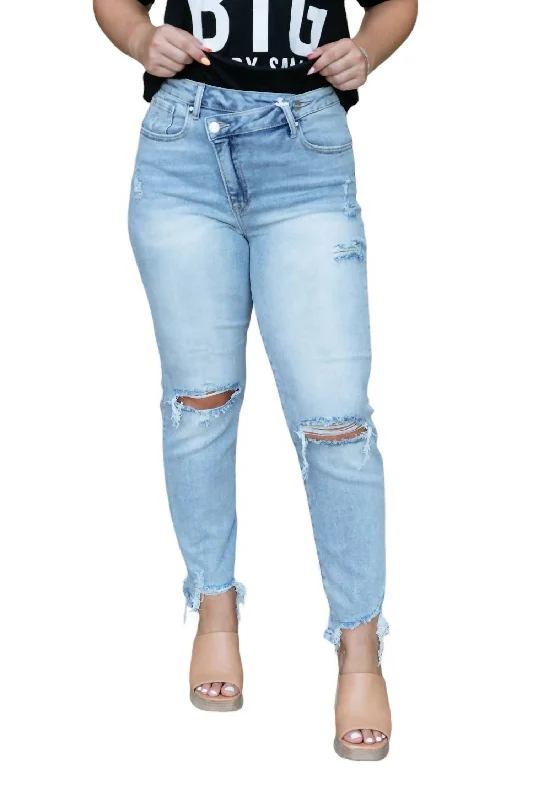 Weekend Shopping Extravaganza Crossover Girlfriend Jeans In Light Wash