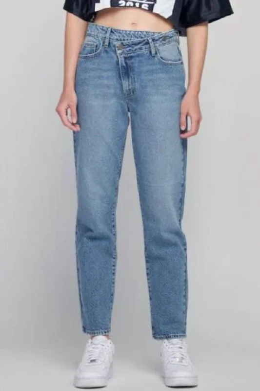 Price Meltdown Tracey High Rise Straight Repair Waistband Jean In Medium Dark