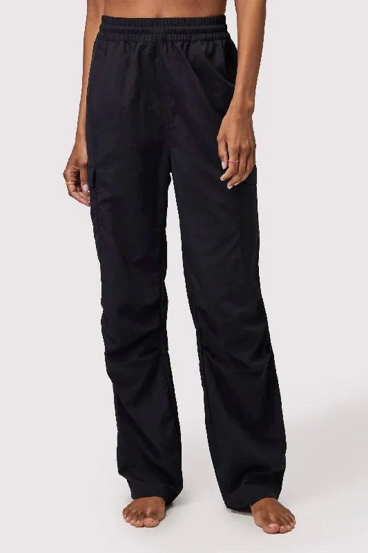 Steal Deal Journey Cargo Pants In Black