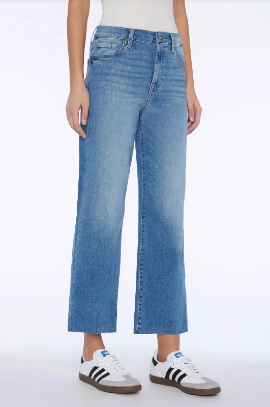 Act Fast Cropped Alexa Jeans In Astra