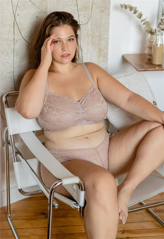 Weekend Specials You Can't Miss Cup-Sized Lace Bralette