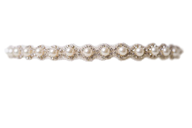 The Ivory Pearl Toss Garter